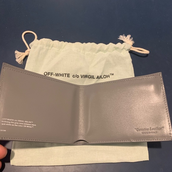 Off White Bi-Fold Wallet - Picture 4 of 4